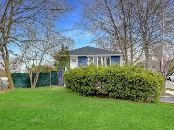 1580 Little Whaleneck Road, Merrick NY 11566
