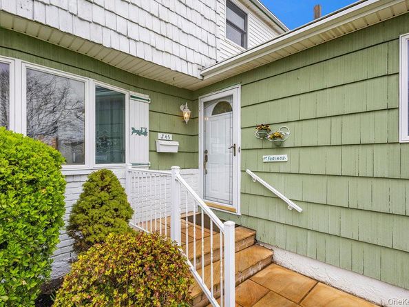 345 N Wisconsin Avenue, Massapequa NY 11758