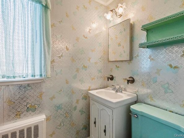 345 N Wisconsin Avenue, Massapequa NY 11758