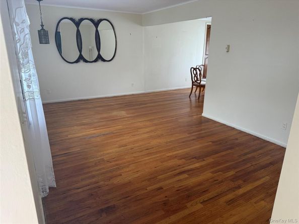 345 N Wisconsin Avenue, Massapequa NY 11758