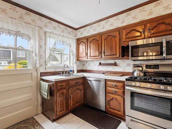 345 N Wisconsin Avenue, Massapequa NY 11758