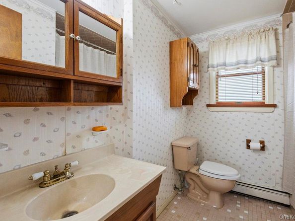 345 N Wisconsin Avenue, Massapequa NY 11758