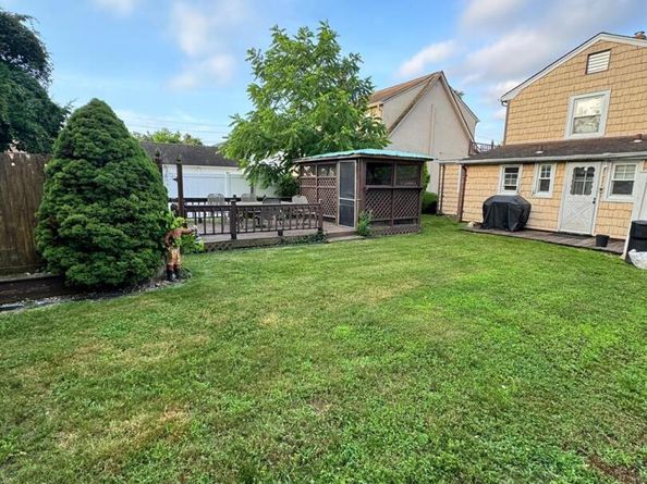 318 Felter Avenue, Hewlett NY 11557