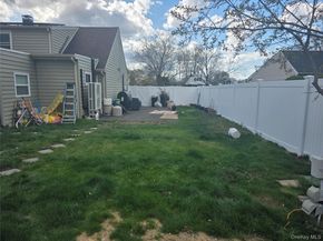 9 Torrey Pine Lane, Medford NY 11763