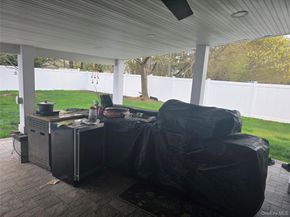 9 Torrey Pine Lane, Medford NY 11763