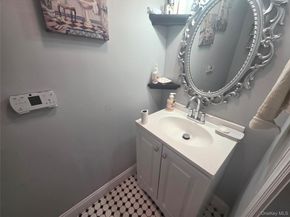 9 Torrey Pine Lane, Medford NY 11763
