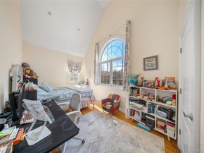 66-19 Commonwealth Boulevard, Little Neck NY 11362