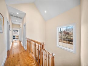 66-19 Commonwealth Boulevard, Little Neck NY 11362