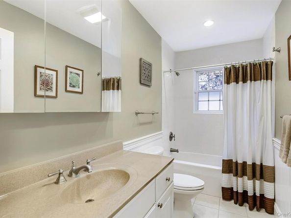 3 Sally's Path, East Hampton NY 11937