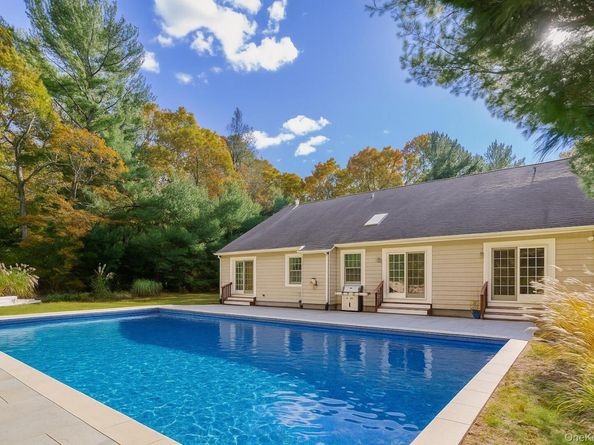 3 Sally's Path, East Hampton NY 11937