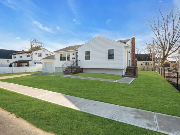 243 Lido Parkway, Lindenhurst NY 11757