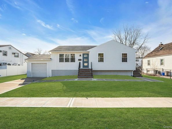 243 Lido Parkway, Lindenhurst NY 11757