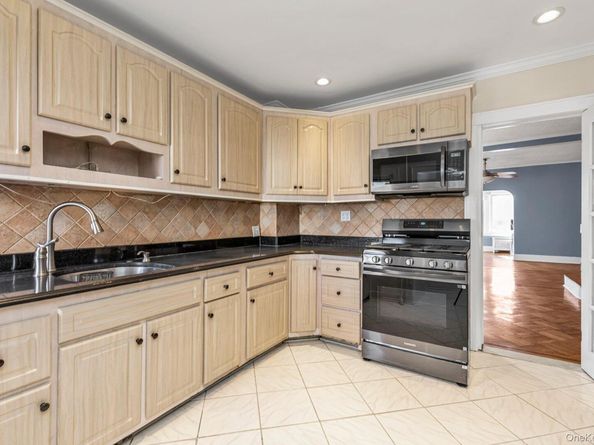 8835 Vanderveer Street, Queens Village NY 11427