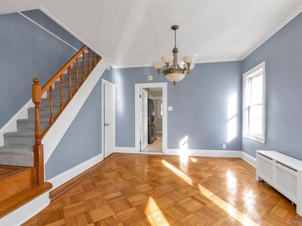 8835 Vanderveer Street, Queens Village NY 11427