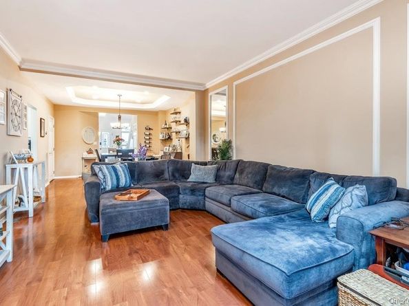 128 Cinnamon Court, Melville NY 11747