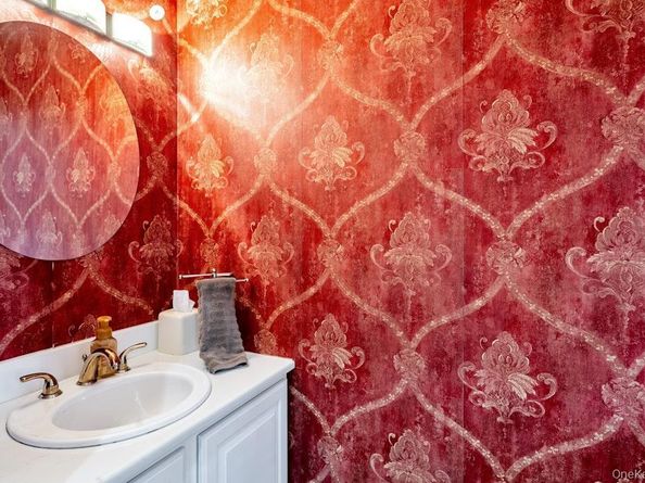 128 Cinnamon Court, Melville NY 11747