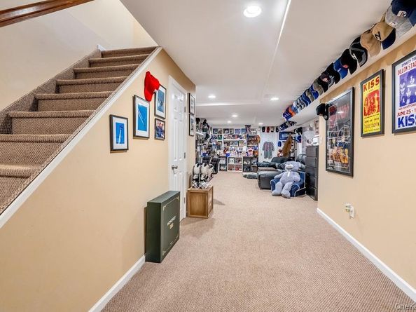 128 Cinnamon Court, Melville NY 11747