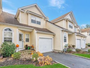 128 Cinnamon Court, Melville NY 11747