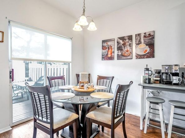 128 Cinnamon Court, Melville NY 11747