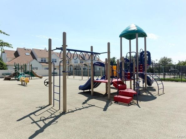 128 Cinnamon Court, Melville NY 11747