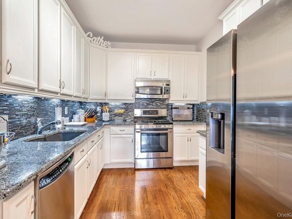 128 Cinnamon Court, Melville NY 11747