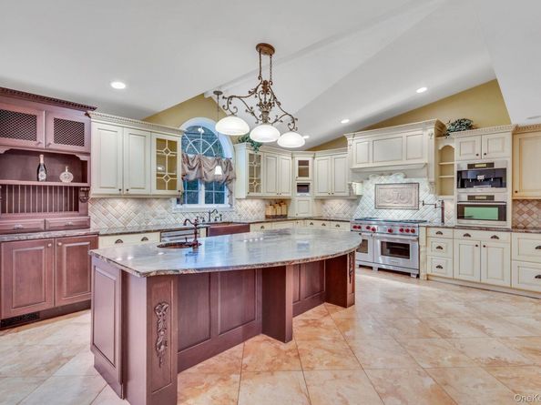 1023 Maple Lane, New Hyde Park NY 11040