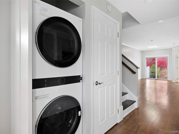 18 Brookville Way, Manorville NY 11949