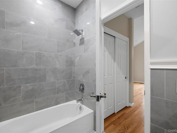 18 Brookville Way, Manorville NY 11949