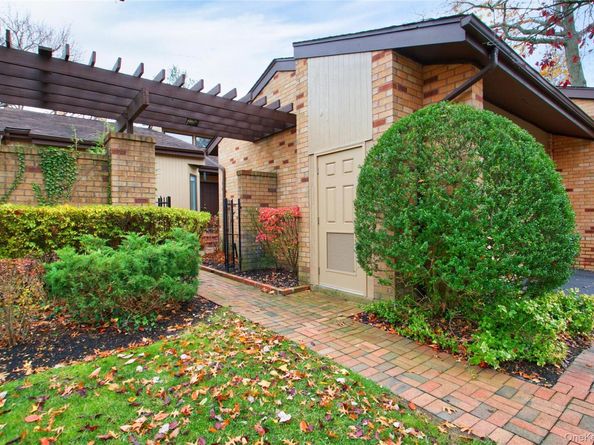 29 Woodland Drive, Roslyn NY 11576