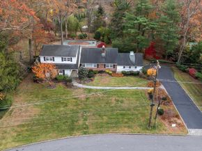 7 The Rise, Woodbury NY 11797