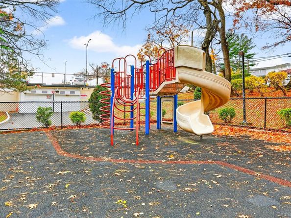 3 Sadore Lane 3F, Yonkers NY 10710