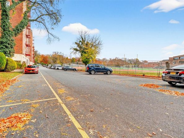 3 Sadore Lane 3F, Yonkers NY 10710