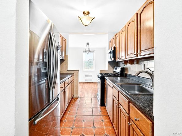 3 Sadore Lane 3F, Yonkers NY 10710