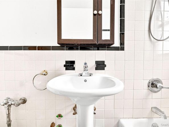 3 Sadore Lane 3F, Yonkers NY 10710