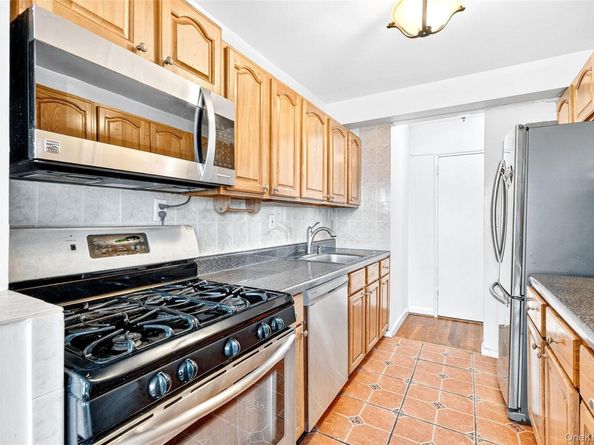 3 Sadore Lane 3F, Yonkers NY 10710