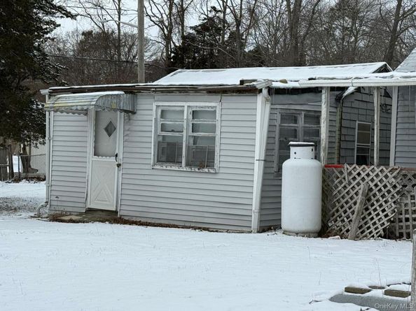 549 Granny Road, Medford NY 11763