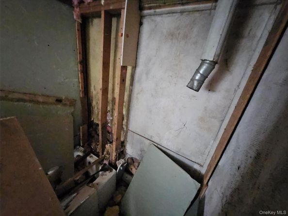 549 Granny Road, Medford NY 11763