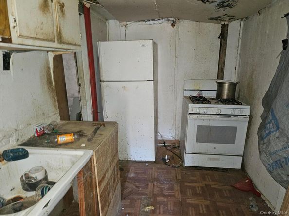 549 Granny Road, Medford NY 11763