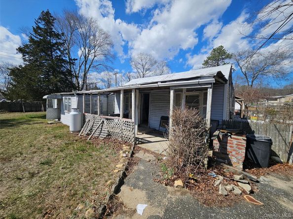 549 Granny Road, Medford NY 11763