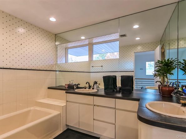 12 Combes Avenue, Rockville Centre NY 11570