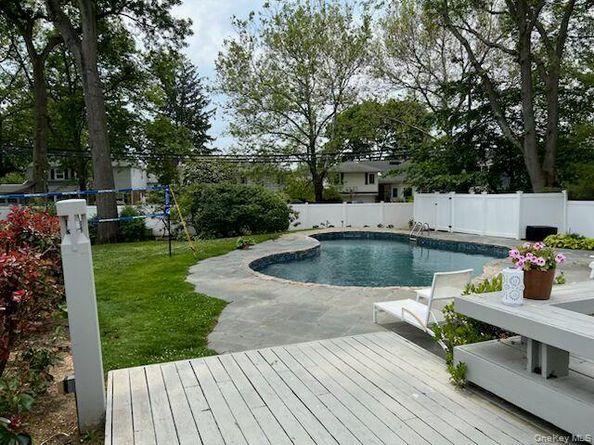 12 Combes Avenue, Rockville Centre NY 11570