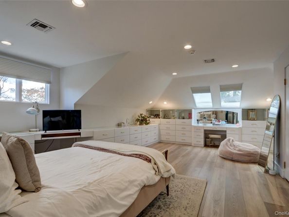 12 Combes Avenue, Rockville Centre NY 11570