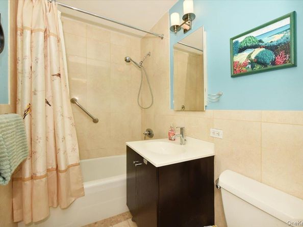 18-15 215 2G, Bayside NY 11360