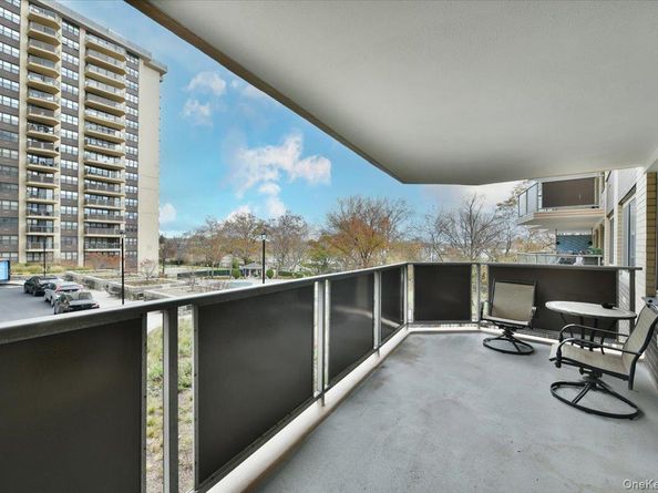 18-15 215 2G, Bayside NY 11360