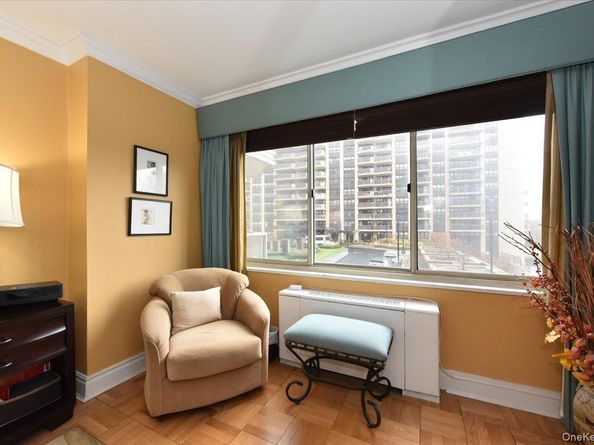 18-15 215 2G, Bayside NY 11360