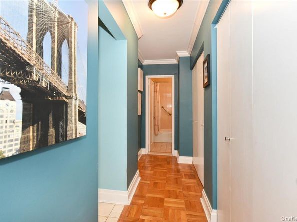 18-15 215 2G, Bayside NY 11360