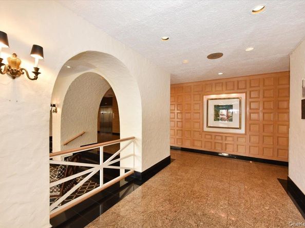 18-15 215 2G, Bayside NY 11360