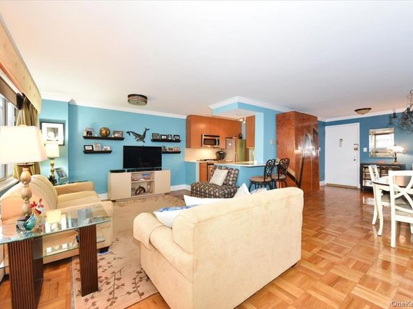 18-15 215 2G, Bayside NY 11360