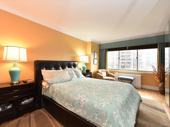 18-15 215 2G, Bayside NY 11360