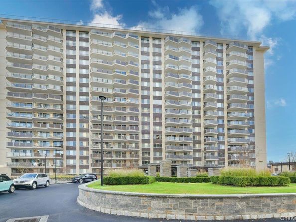 18-15 215 2G, Bayside NY 11360